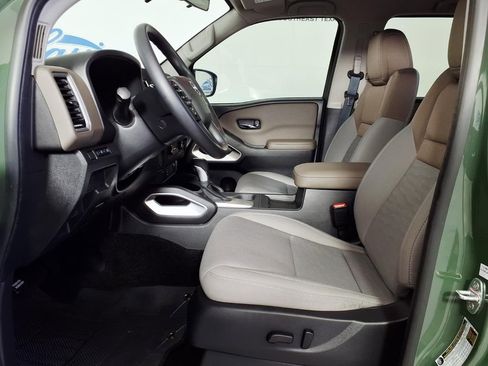 Used 2024 Nissan Frontier SV w/ Technology Package RWD image 9