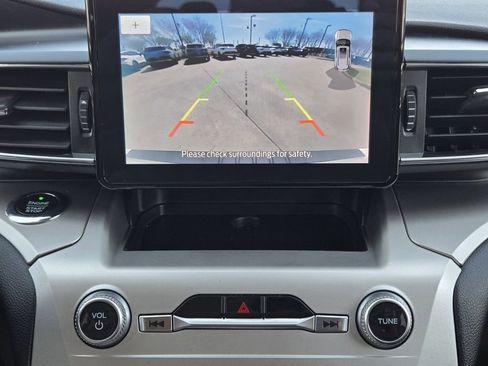 Used 2021 Ford Explorer XLT w/ Equipment Group 202A AWD/4WD image 7