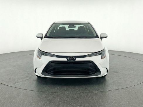 Used 2025 Toyota Corolla LE image 2