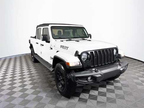 Used 2021 Jeep Gladiator Willys image 4