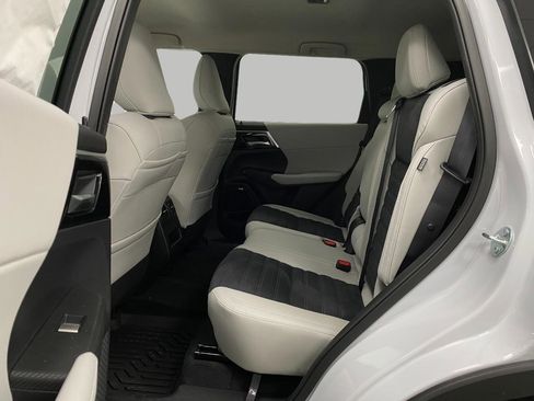 New 2026 Mitsubishi Outlander SE image 31