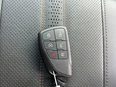 Used 2025 Chevrolet Tahoe High Country AWD/4WD image 41