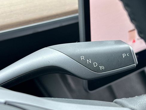 Used 2023 Tesla Model Y Long Range image 21