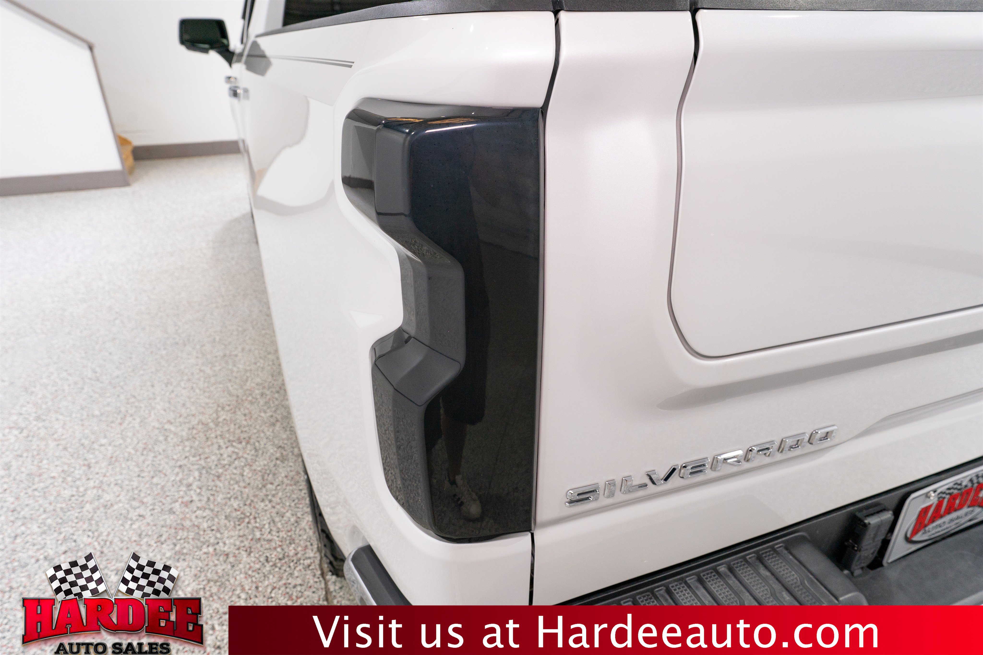 Used 2025 Chevrolet Silverado 1500 LTZ AWD/4WD image 9