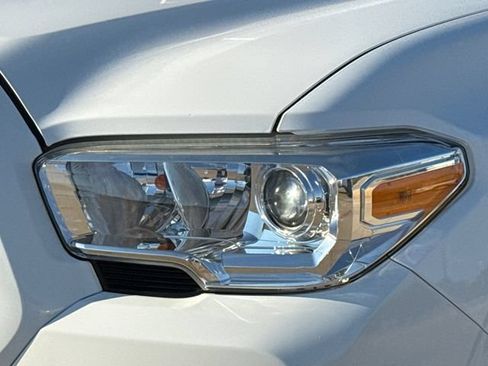 Used 2021 Toyota Tacoma SR w/ SR Convenience Package RWD image 4
