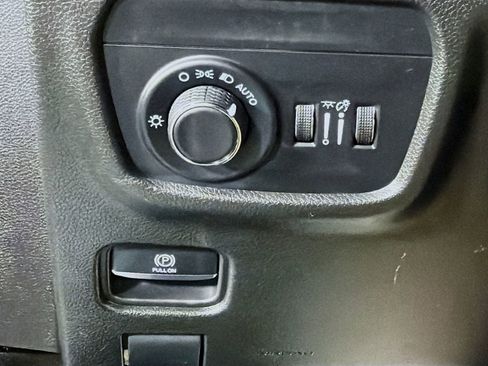 Used 2023 Jeep Grand Cherokee L Laredo image 11