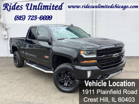 Used 2017 Chevrolet Silverado 1500 LT w/ Midnight Edition AWD/4WD image 9