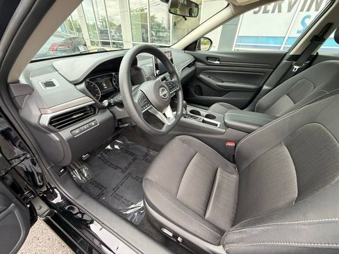Used 2025 Nissan Altima 2.5 SV FWD image 14