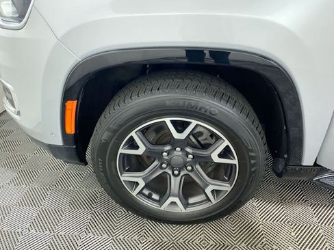 Used 2024 Jeep Wagoneer L Series III w/ Flexible Seating Group image 10