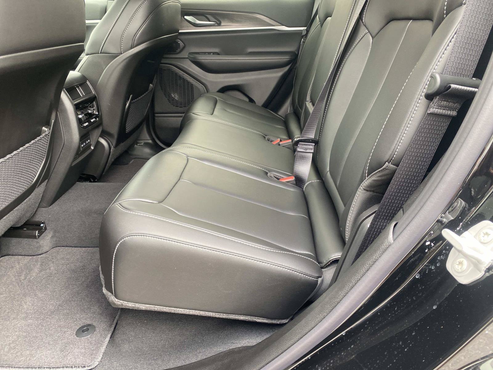 New 2027 Jeep Grand Cherokee Limited AWD/4WD image 10