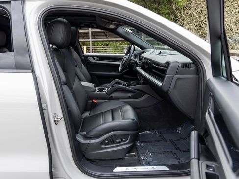Certified 2025 Porsche Cayenne S image 56