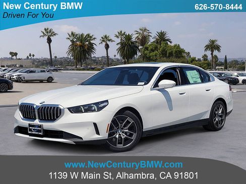 New 2026 BMW 530i w/ Premium Package RWD image 1
