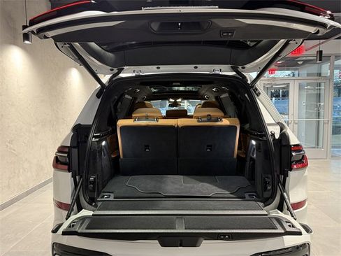Certified 2024 BMW X7 xDrive40i w/ M Sport Package image 10