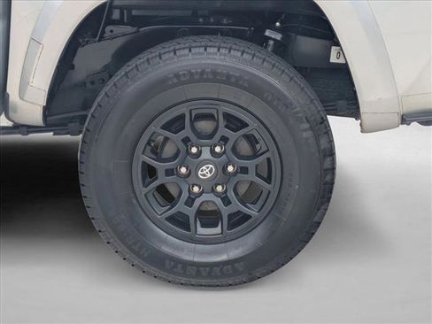 Used 2022 Toyota Tacoma SR5 w/ Technology Package RWD image 21