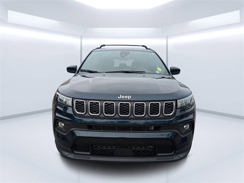 Used 2024 Jeep Compass Latitude image 8