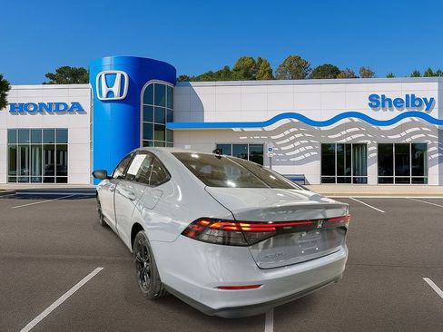 Used 2025 Honda Accord SE image 6