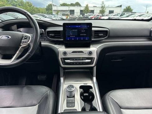 Used 2022 Ford Explorer XLT w/ Equipment Group 202A RWD image 15