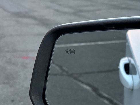 Used 2022 Chevrolet Traverse LT w/ Midnight/Sport Edition image 20