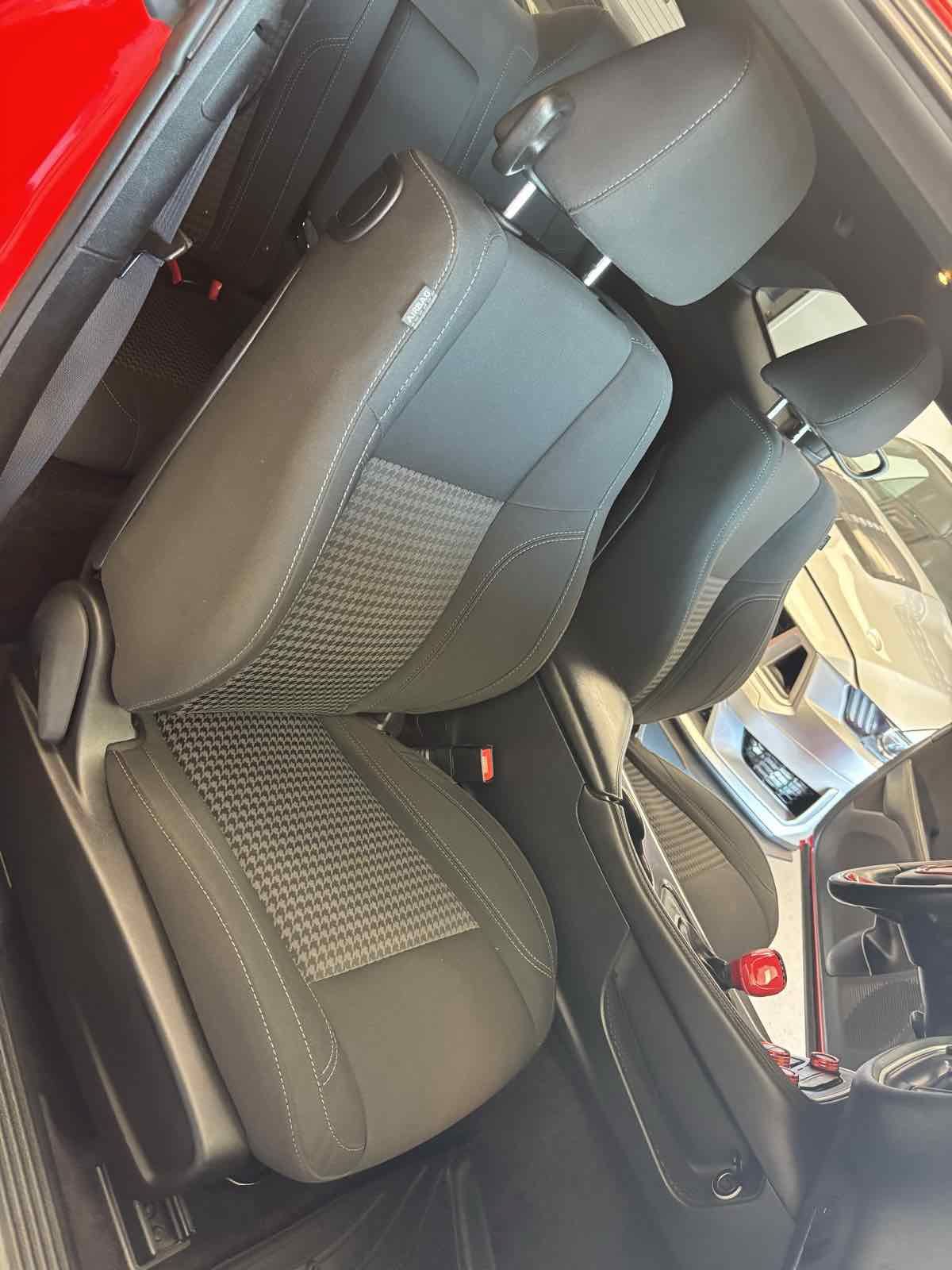 Used 2016 Dodge Challenger SXT RWD image 20