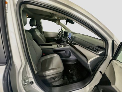 Used 2023 Toyota Sienna XLE FWD image 33