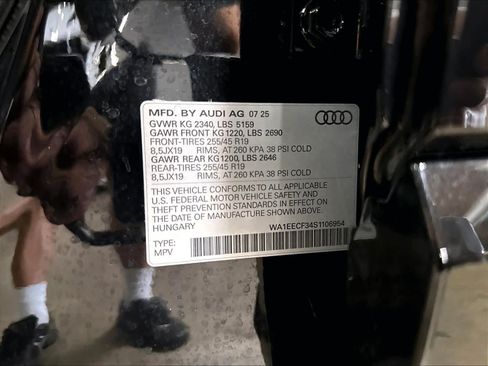 Used 2025 Audi Q3 2.0T Premium Plus w/ Premium Plus Package AWD/4WD image 34