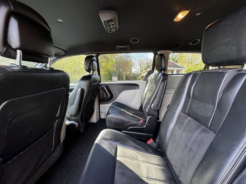 Used 2020 Dodge Grand Caravan SXT image 12