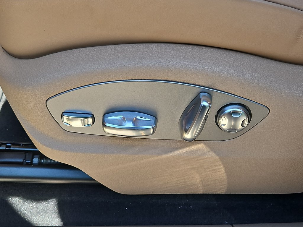 Certified 2026 Porsche Macan AWD/4WD image 27