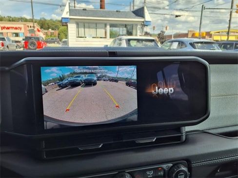 Used 2024 Jeep Wrangler Unlimited Sahara image 22