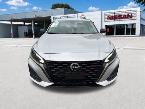 Used 2024 Nissan Altima 2.5 SR FWD image 11
