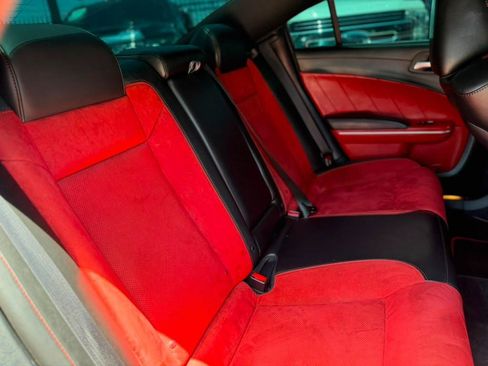 Used 2019 Dodge Charger Scat Pack w/ Dynamics Package RWD image 15