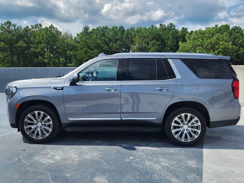 Used 2022 GMC Yukon SLT w/ SLT Luxury Package RWD image 2