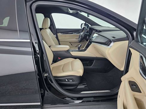 Used 2019 Cadillac XT5 FWD image 10