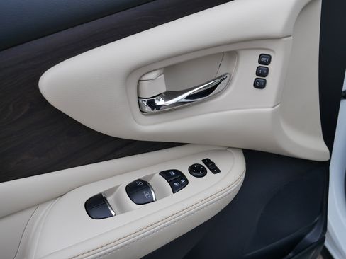 Certified 2024 Nissan Murano Platinum w/ Cargo Package image 19