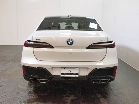 Certified 2023 BMW 760i xDrive w/ Luxury Rear Seating Package image 5