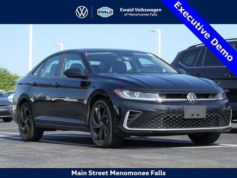 New 2025 Volkswagen Jetta SE image 1