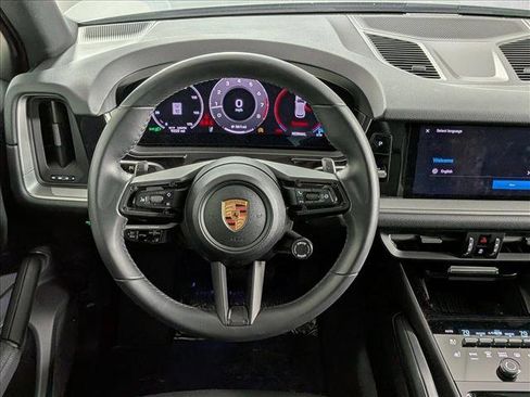 Used 2025 Porsche Cayenne image 15