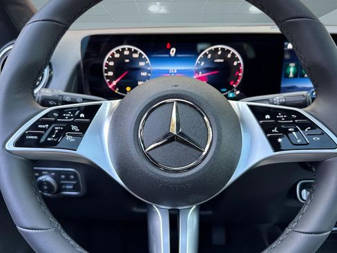 New 2025 Mercedes-Benz GLB 250 4MATIC image 14