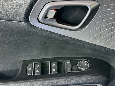 Used 2023 Kia Soul S FWD image 24