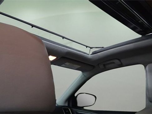 Used 2017 Toyota Highlander Limited image 26