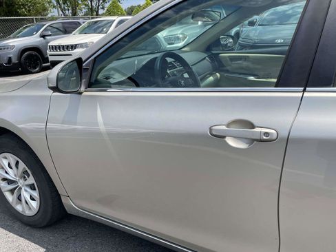 Used 2017 Toyota Camry LE FWD image 25