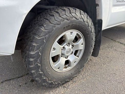 Used 2015 Toyota Tacoma 4x4 Double Cab w/ TRD Off-Road Package image 5