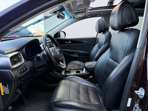 Used 2016 Kia Sorento SX image 2