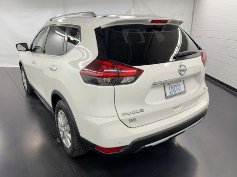 Used 2019 Nissan Rogue SV image 3