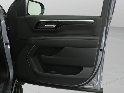 Used 2026 Chevrolet Suburban RST RWD image 21