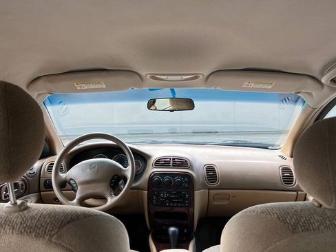 Used 2000 Chrysler Concorde LX FWD image 11