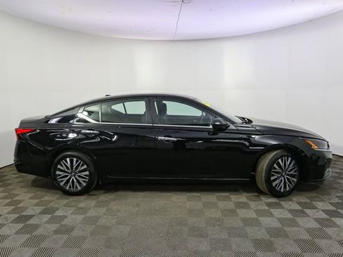 Used 2025 Nissan Altima 2.5 SV image 12