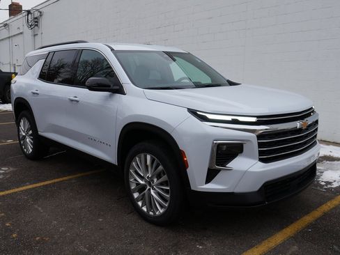 New 2026 Chevrolet Traverse LT w/ LPO, Floor Liner Package image 2