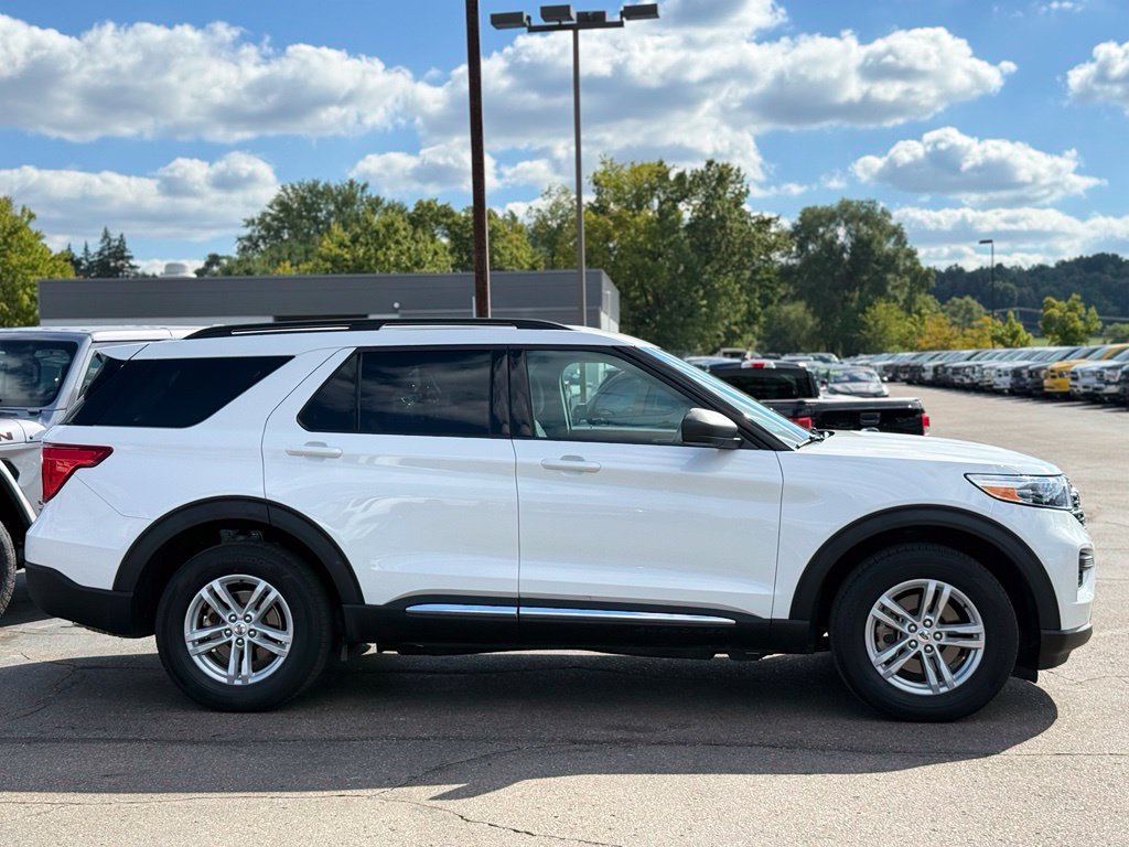 Used 2024 Ford Explorer XLT w/ Class IV Trailer Tow Package AWD/4WD image 29