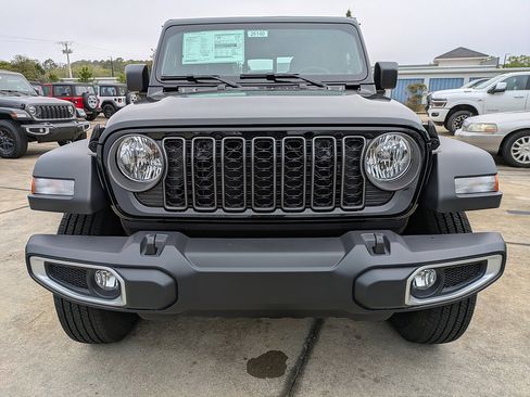 New 2026 Jeep Gladiator Sport AWD/4WD image 9