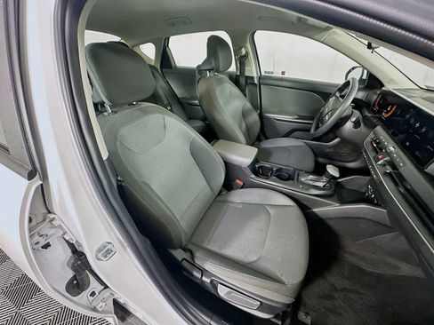 Used 2025 Kia K4 LXS image 29